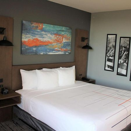 La Quinta Inn & Suites By Wyndham Bardstown Exteriör bild