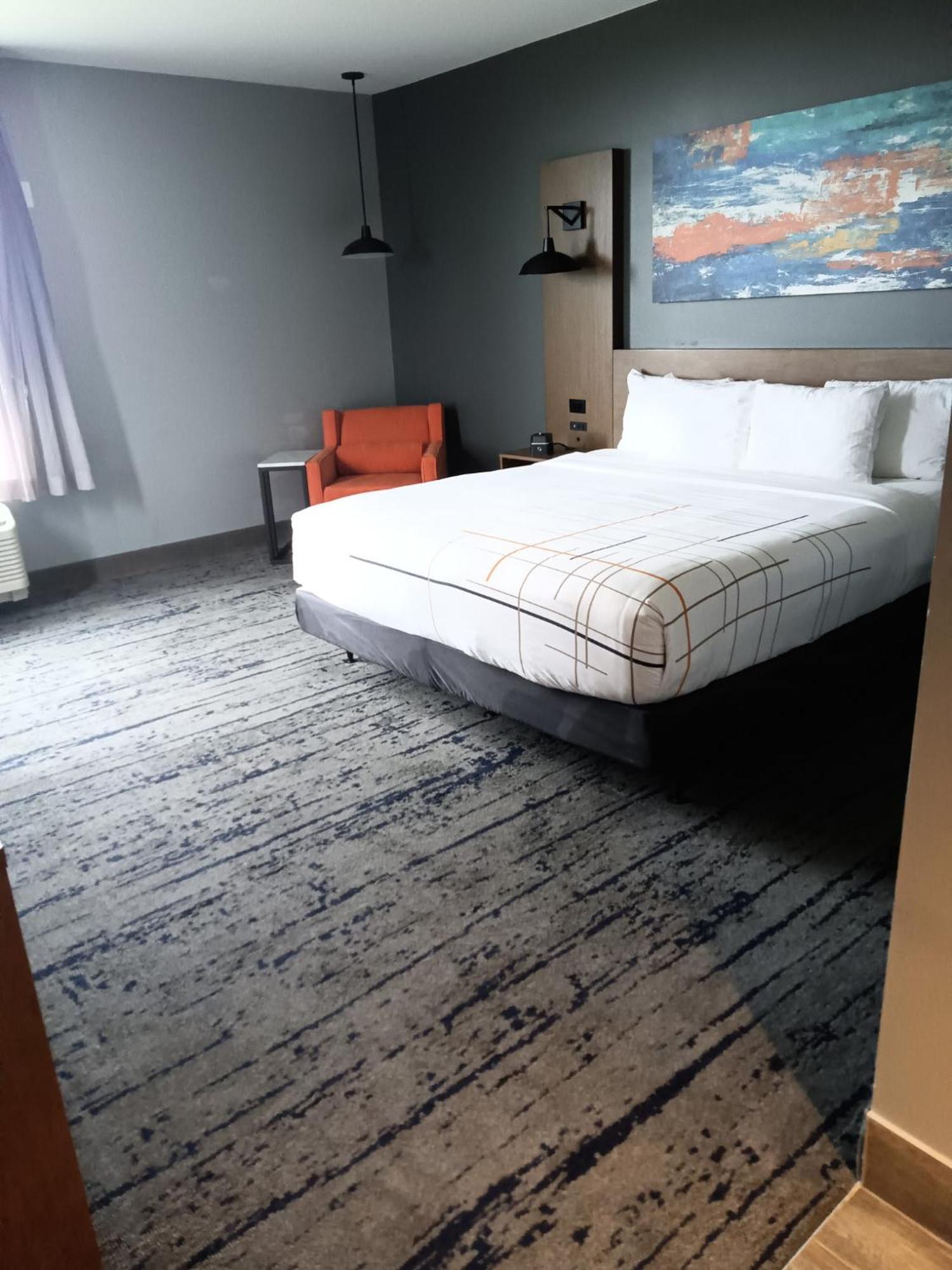 La Quinta Inn & Suites By Wyndham Bardstown Exteriör bild